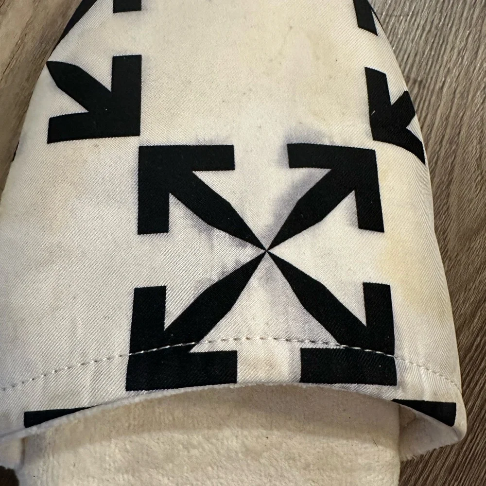 OFF WHITE/ Size M Arrow Pattern Slippers - Picture 4 of 8